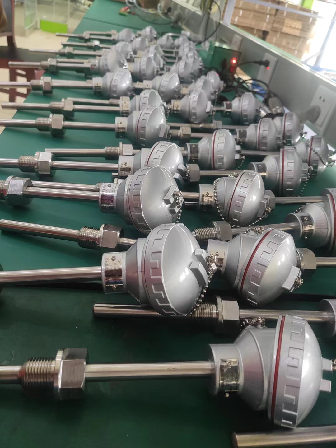 What is the cleaning cycle for the self cleaning model of the King Mirror?